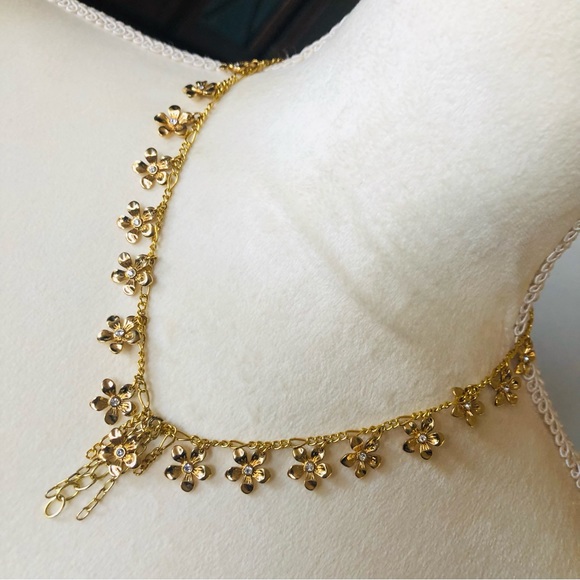 Vintage Jewelry - Vintage clear rhinestone accent flower necklace